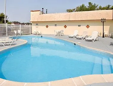 Days Inn By Wyndham Virginia Beach Town Center Hotel