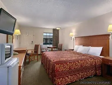 Days Inn By Wyndham Virginia Beach Town Center