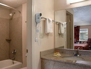 Days Inn By Wyndham Virginia Beach Town Center 2*,